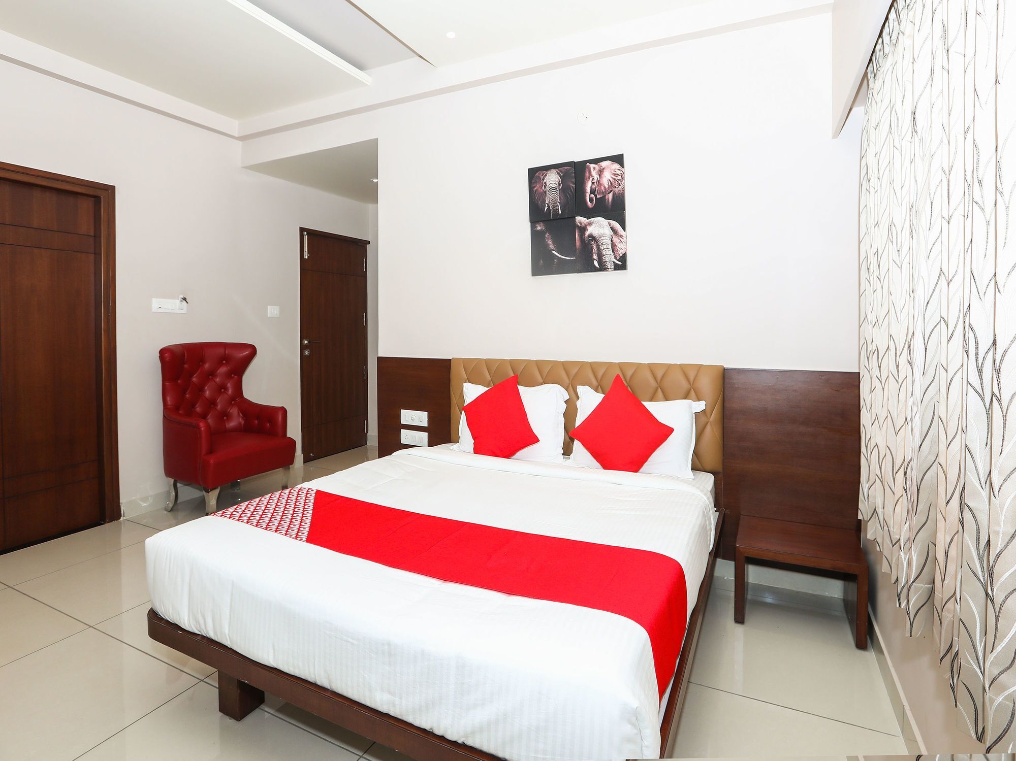 Oyo 15220 Jn Stay Maiçor Exterior foto